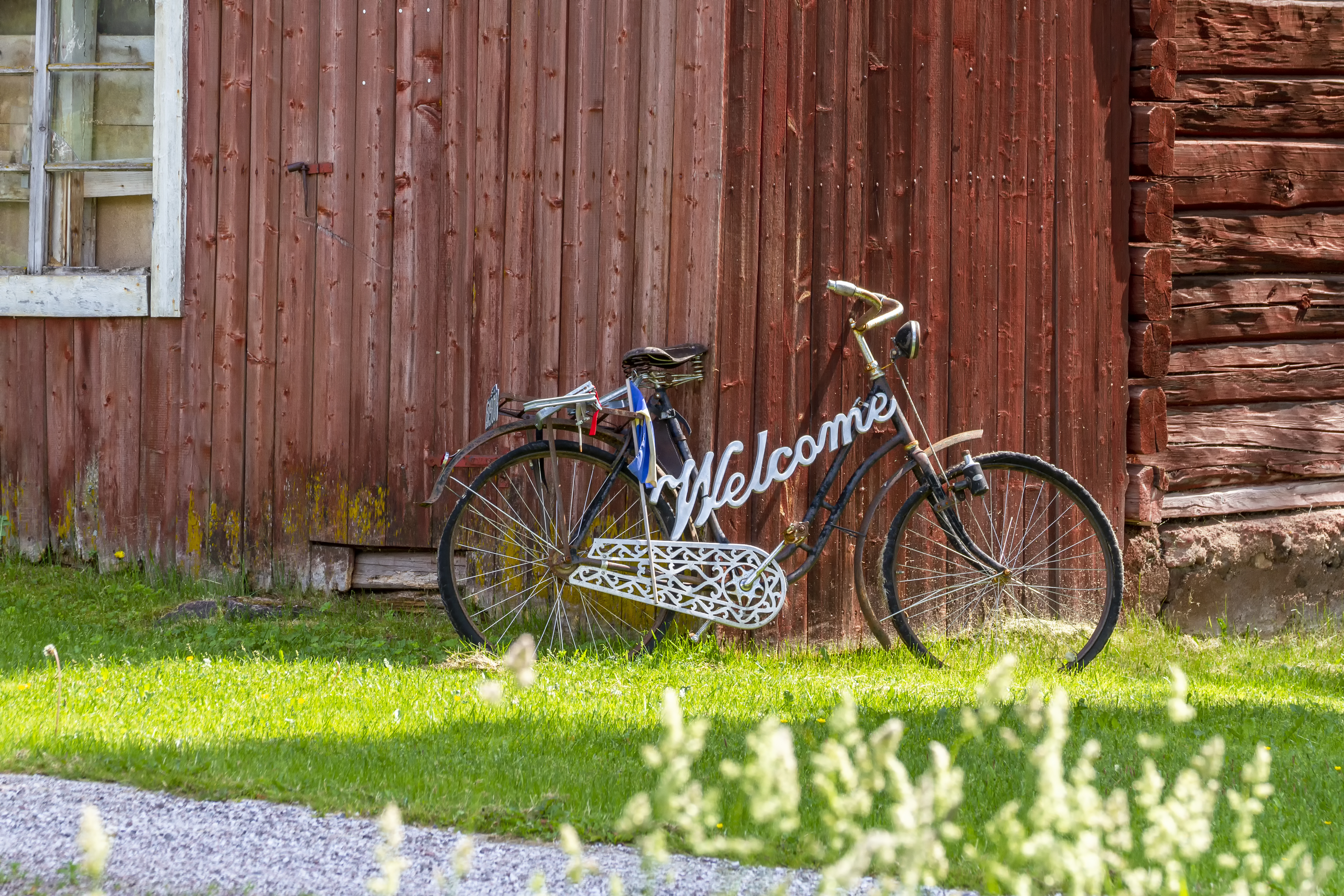 Altes Fahrrad mit freundlichem "Willkommen" in Boda, Dalarnas l