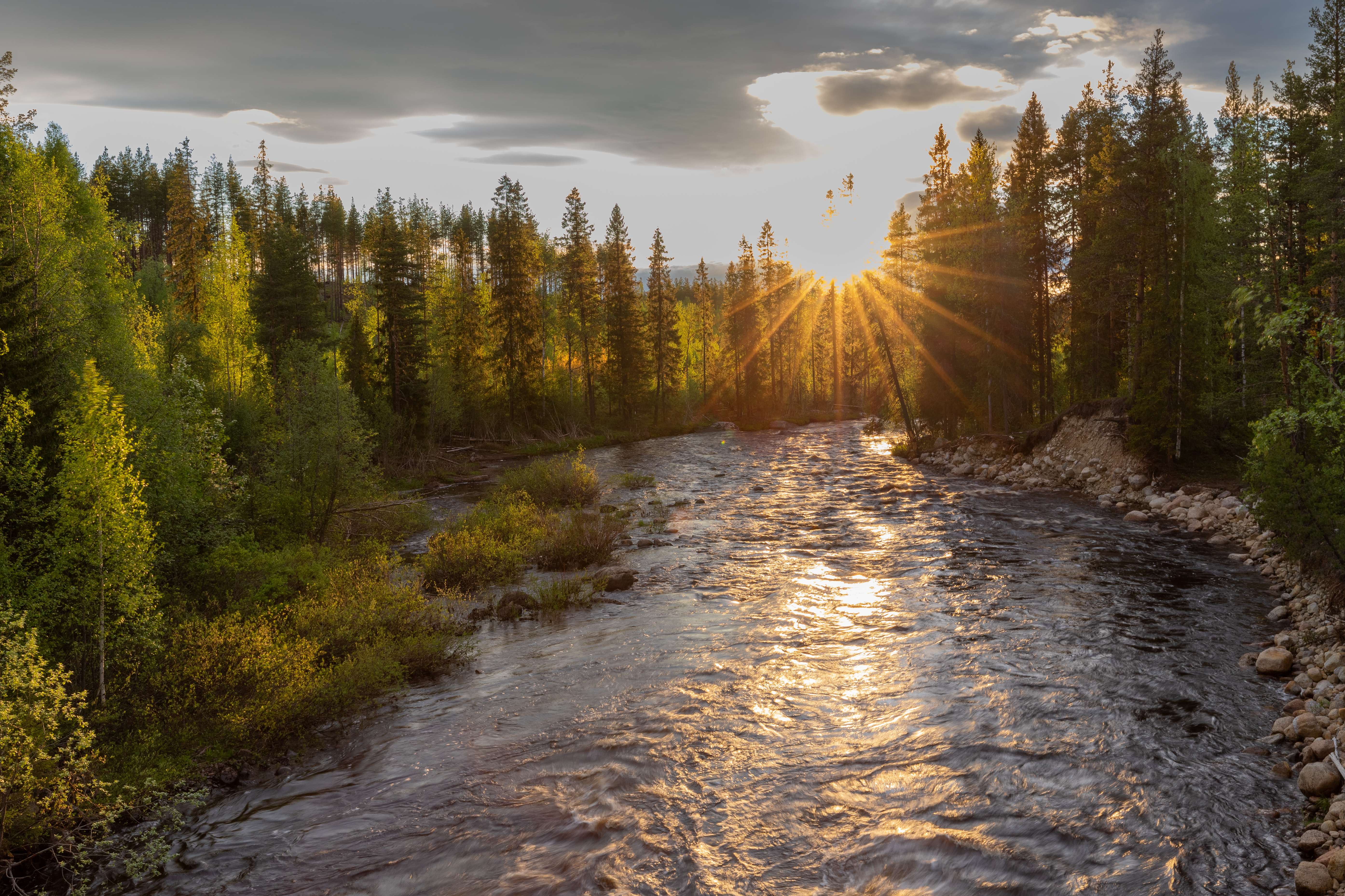 Frühsommerlicher Sonnenuntergang bei Glommersträsk, Norrbotten