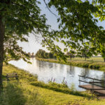 Göta-Kanal im sommerlichen Abendlicht bei Riksberg, Västra Gö