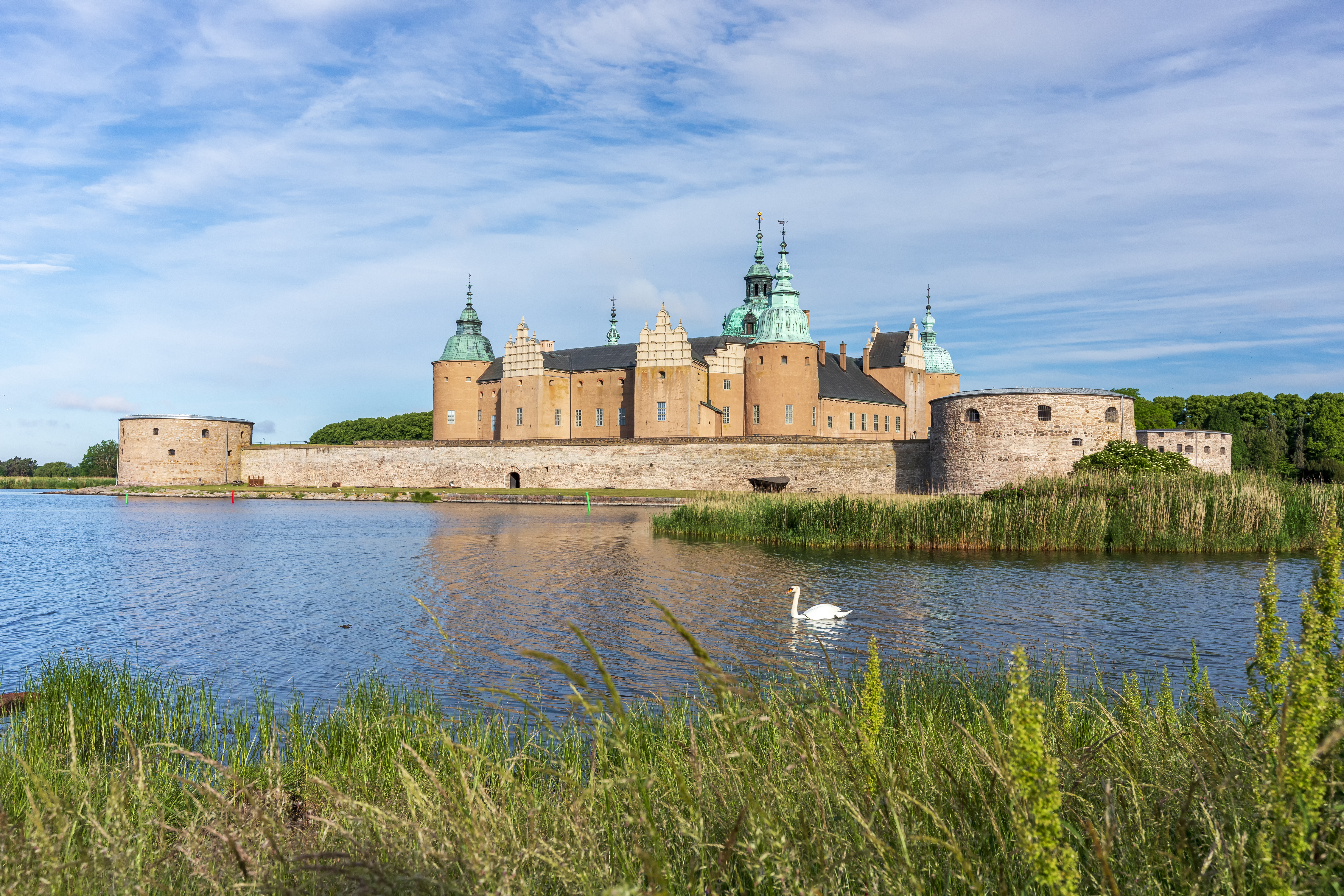 Renaissanceschloss Kalmar im sommerlichen Morgenlicht, Kalmar l