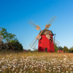 Rote Windmühle im Abendlicht bei Munketorp an der Ostküste Öl