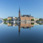 Blick auf Gamla stan Stockholm mit der Kirche Riddarholm im Zent